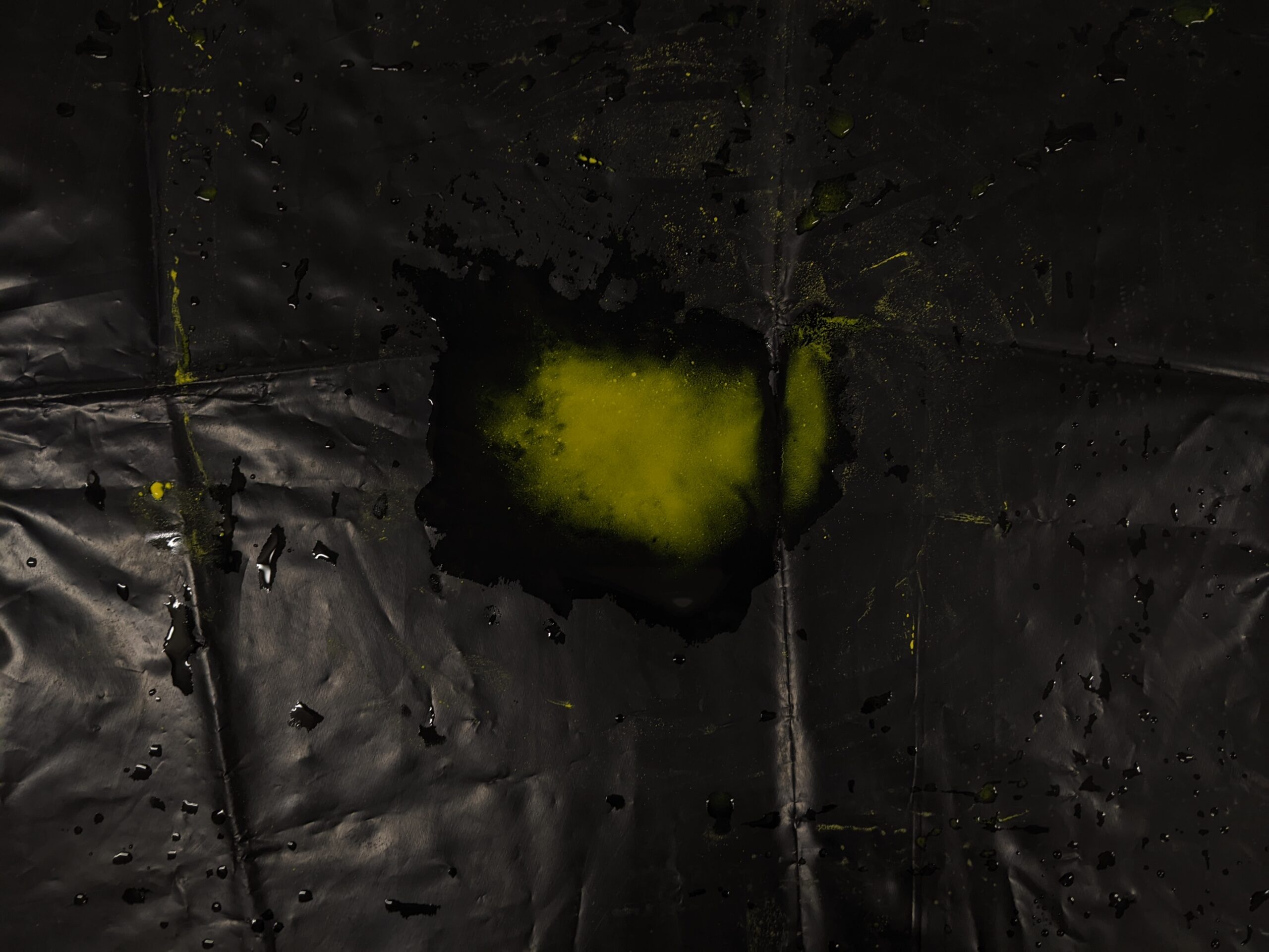 La bache de plastique / La toile de dessin